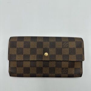 Louis Vuitton Damier International wallet